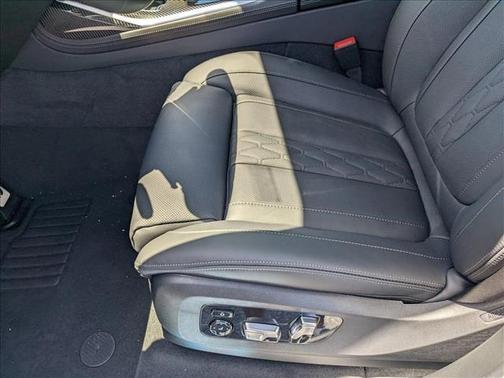 2025 BMW X7 M60i