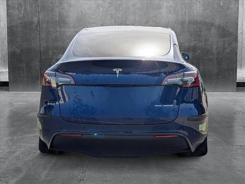 2022 Tesla Model Y Long Range Dual Motor All-Wheel Drive