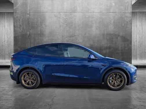 2022 Tesla Model Y Long Range Dual Motor All-Wheel Drive