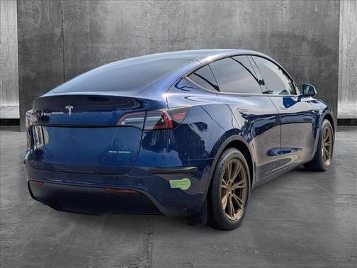 2022 Tesla Model Y Long Range Dual Motor All-Wheel Drive