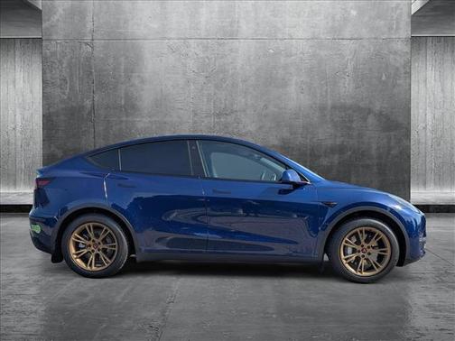 2022 Tesla Model Y Long Range Dual Motor All-Wheel Drive