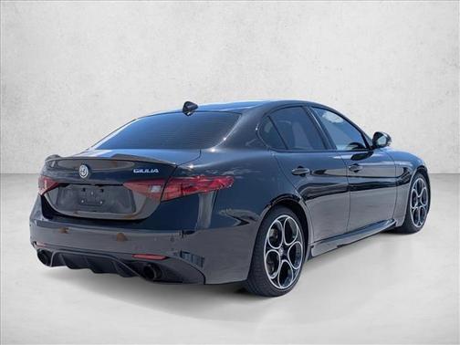 Vulcano Black Metallic 2023 Alfa Romeo Giulia Veloce RWD