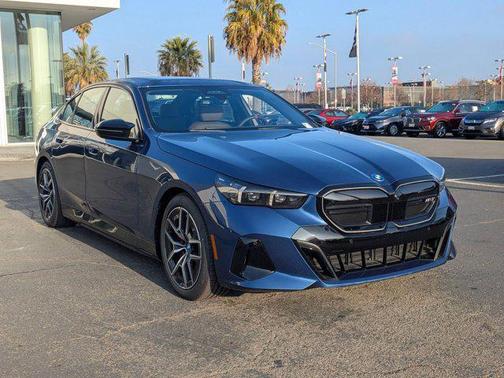 2025 BMW i5 M60