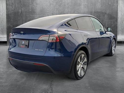2022 Tesla Model Y Long Range Dual Motor All-Wheel Drive