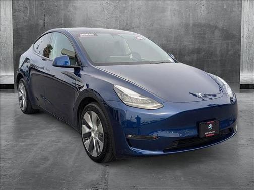 2022 Tesla Model Y Long Range Dual Motor All-Wheel Drive