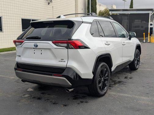 2024 Toyota RAV4 Hybrid SE