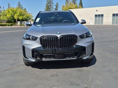Skyscraper Grey Metallic 2026 BMW X5 xDrive40i