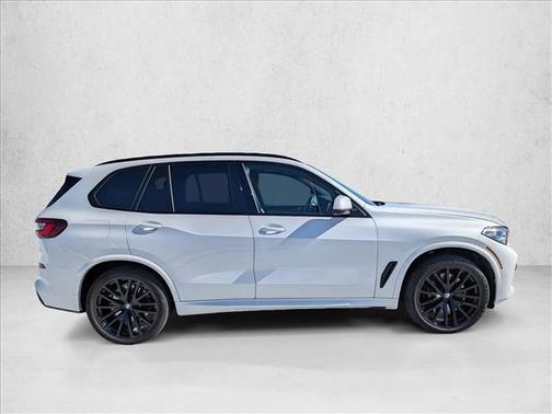 Mineral White Metallic 2023 BMW X5 M50i