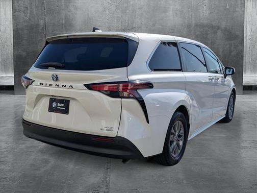 2021 Toyota Sienna XLE 8 Passenger