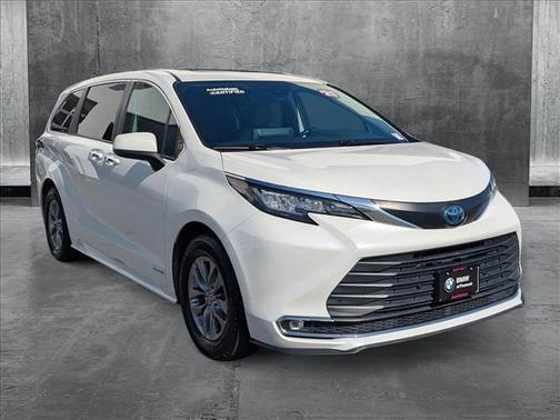 2021 Toyota Sienna XLE 8 Passenger