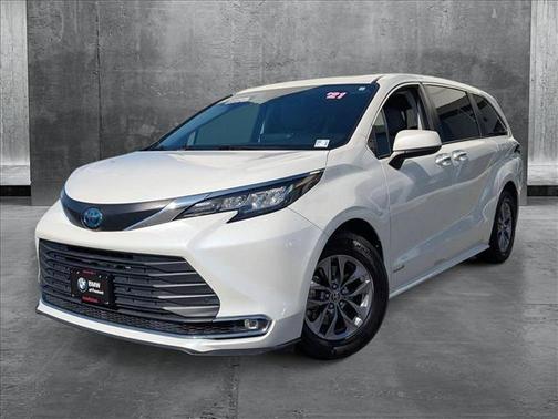 2021 Toyota Sienna XLE 8 Passenger