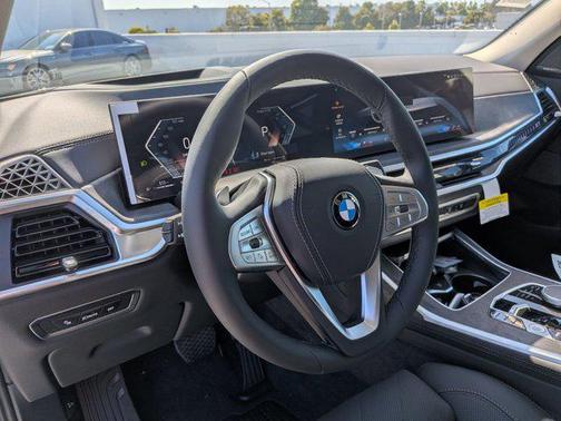 Black Sapphire Metallic 2026 BMW X7 xDrive40i