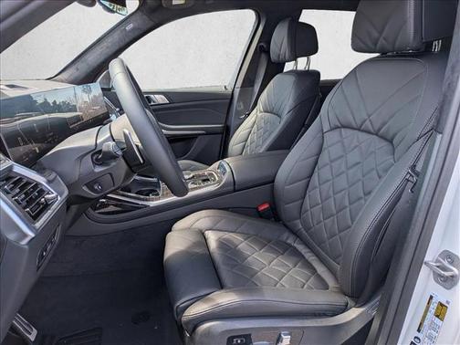 Alpine White 2026 BMW X7 xDrive40i