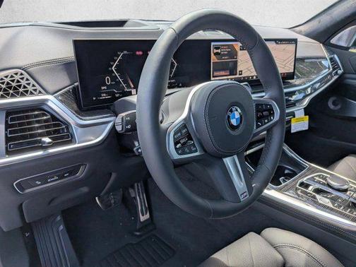 Alpine White 2026 BMW X7 xDrive40i