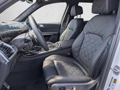 Alpine White 2026 BMW X7 xDrive40i