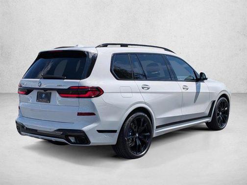 Alpine White 2026 BMW X7 xDrive40i
