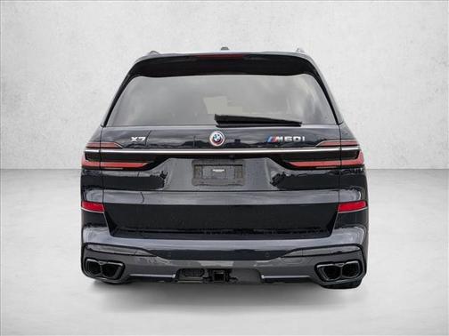 2023 BMW X7 M60i