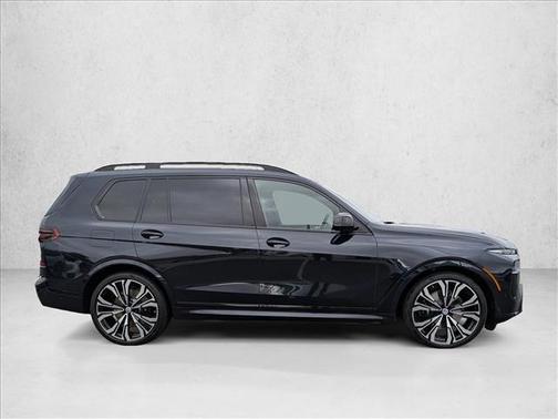2023 BMW X7 M60i