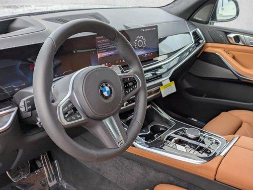 Skyscraper Grey Metallic 2026 BMW X7 xDrive40i