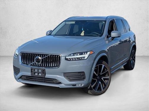 2022 Volvo XC90 T6 Momentum