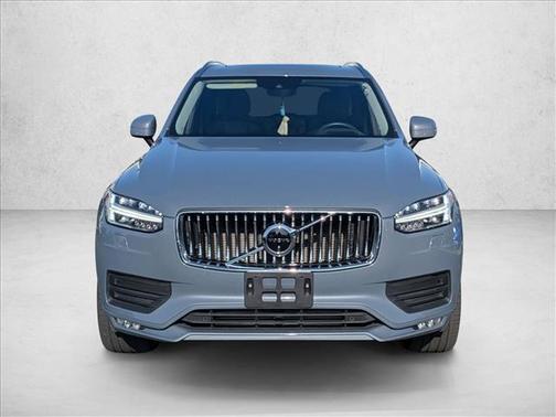 2022 Volvo XC90 T6 Momentum