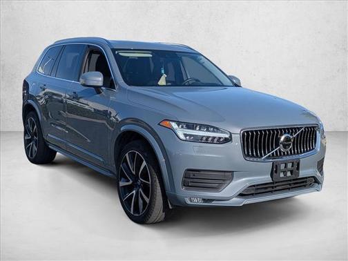 2022 Volvo XC90 T6 Momentum