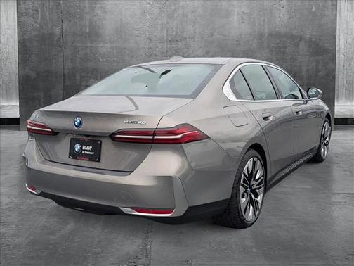 2025 BMW i5 eDrive40