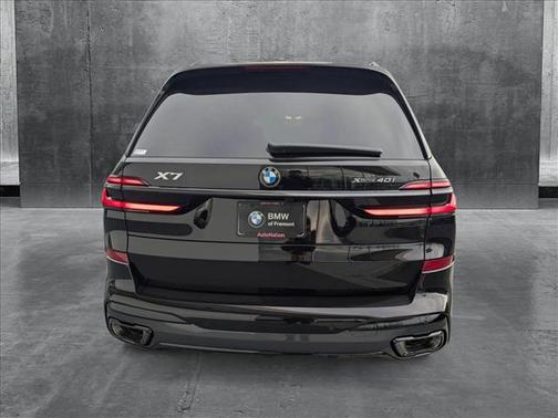2025 BMW X7 xDrive40i