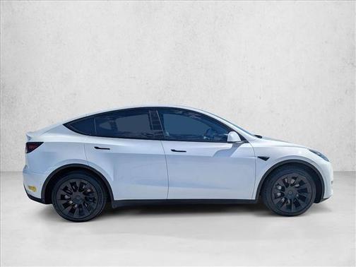 Pearl White Multi-Coat 2022 Tesla Model Y Long Range Dual Motor All-Wheel Drive