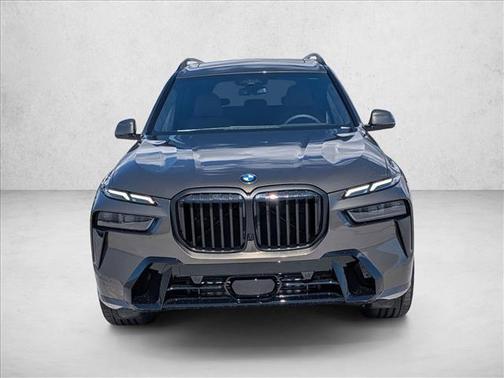 Manhattan Green Metallic 2026 BMW X7 xDrive40i