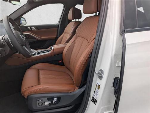 Mineral White Metallic 2026 BMW X6 M60i