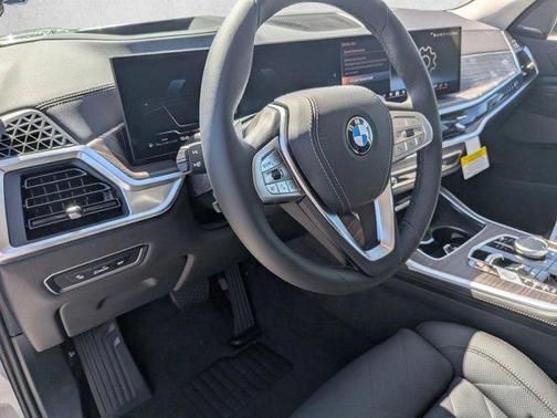 Skyscraper Grey Metallic 2026 BMW X7 xDrive40i