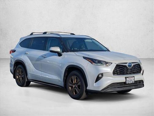 2022 Toyota Highlander Hybrid XLE