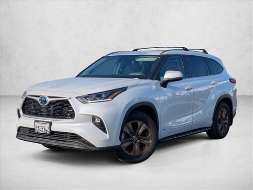 2022 Toyota Highlander Hybrid XLE