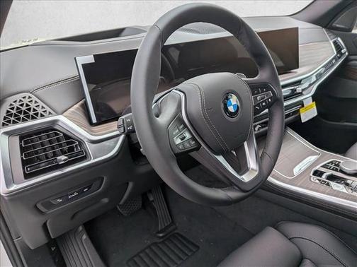 Mineral White Metallic 2026 BMW X5 xDrive40i