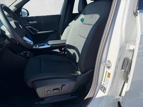 Mineral White Metallic 2026 BMW X1 xDrive28i