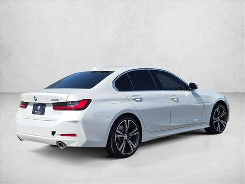 Mineral White Metallic 2024 BMW 330 330i