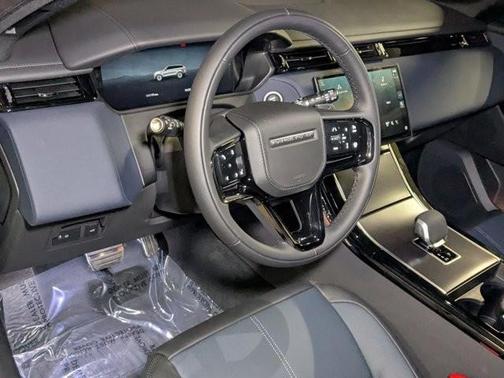2026 Land Rover Range Rover Velar Dynamic SE