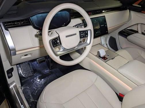 2025 Land Rover Range Rover P615 SV