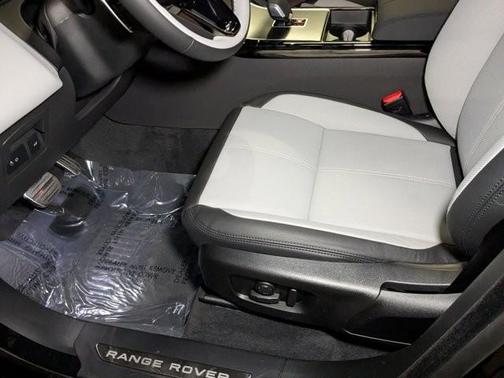 2026 Land Rover Range Rover Velar Dynamic SE