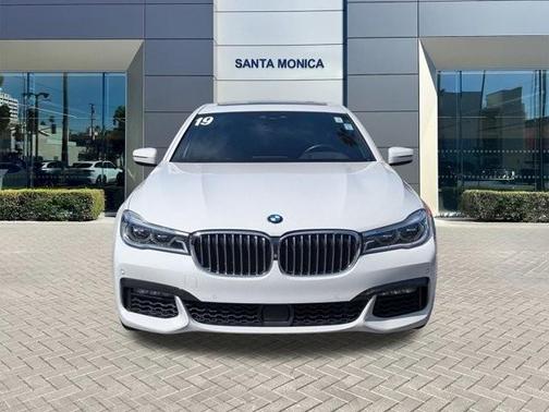 2019 BMW 750 i