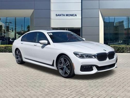 2019 BMW 750 i