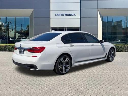 2019 BMW 750 i
