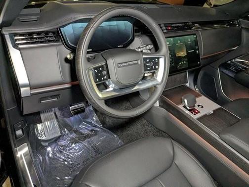2025 Land Rover Range Rover P530 SE 7 Seat