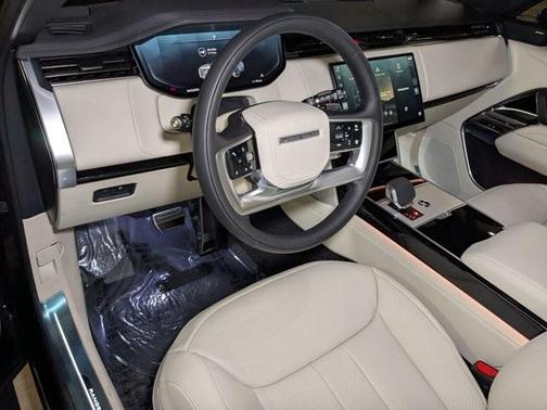 2025 Land Rover Range Rover P550e SE