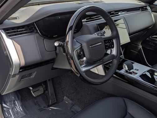 2025 Land Rover Range Rover P400 SE 7 Seat