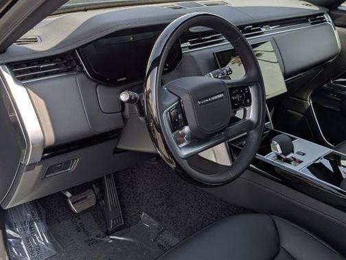 2025 Land Rover Range Rover P400 SE 7 Seat