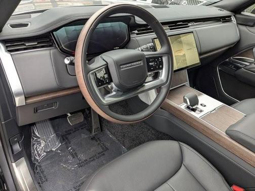 2025 Land Rover Range Rover P530 SE 7 Seat