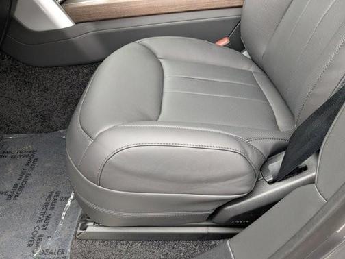 2025 Land Rover Range Rover P530 SE 7 Seat