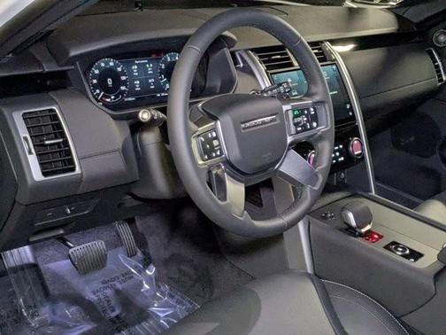 2025 Land Rover Discovery P300 S